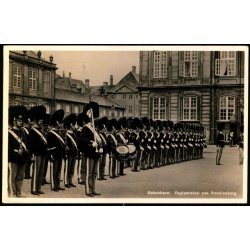 Kbenhavn - Vagtparaden paa Amalienborg - Stender 3031