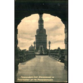 Frederiksborg Slot - Springvandet og Fangetaarnet - Hertz Bogh. 607 - Brugt
