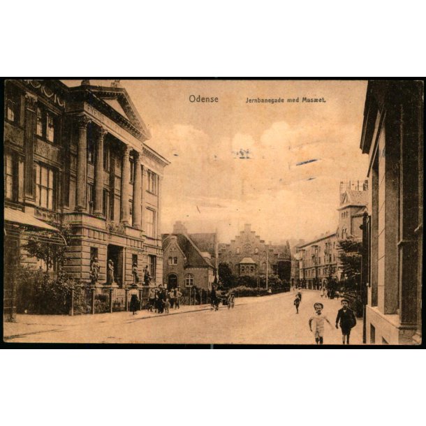 Odense - Jernbanegade med Mus�et - Rasmus Hansens Bogh. u/n - Brugt