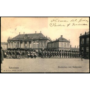 Kbenhavn - Amalienborg med Vagtparaden - B.M.& Co. 42