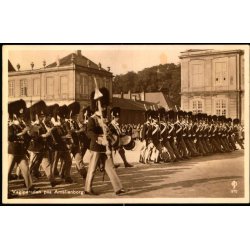 Vagtparaden p Amalienborg - Chr. Olsen 572