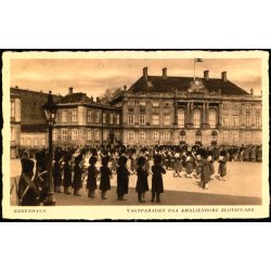 K�benhavn - Vagtparaden paa Amalienborg Slotsplads - Ove L�tken 133