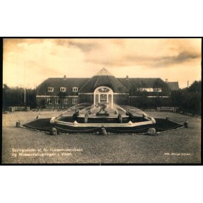 Springvandet af N. Hansen-Jacobsen og Mus�umsbygningen i Vejen - 1900 - Ubrugt