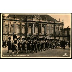 Kbenhavn - Vagtparaden paa Amalienborg Slot - Alex Vincent 421