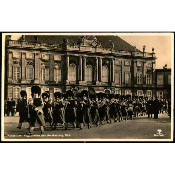 Kbenhavn - Vagtparaden paa Amalienborg Slot - Alex Vincent 421