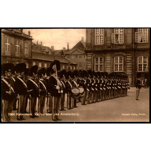 Kbenhavn - Vagtparaden paa Amalienborg - Stender 1964