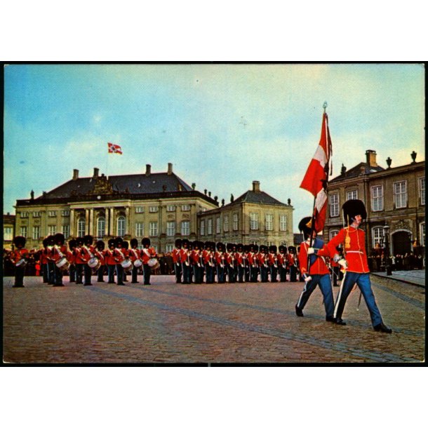 K�benhavn - Livgarden i r�d Galla - Fanemarch - Eiders Forlag 35