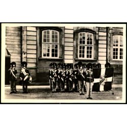 Kbenhavn - Vagten ved Amalienborg Slot - Palle Hvid &amp; Co. 551