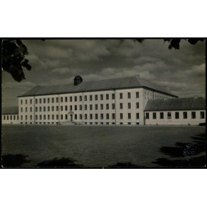 Ollerup - Bagsiden  af Skolen  med Pigernes Stortsplads - Carl Joh. Zagho u/n - Ubrugt