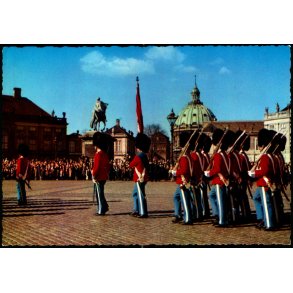 K�benhavn - Vagtparaden paa Amalienborg - Rudolf Olsen 1183