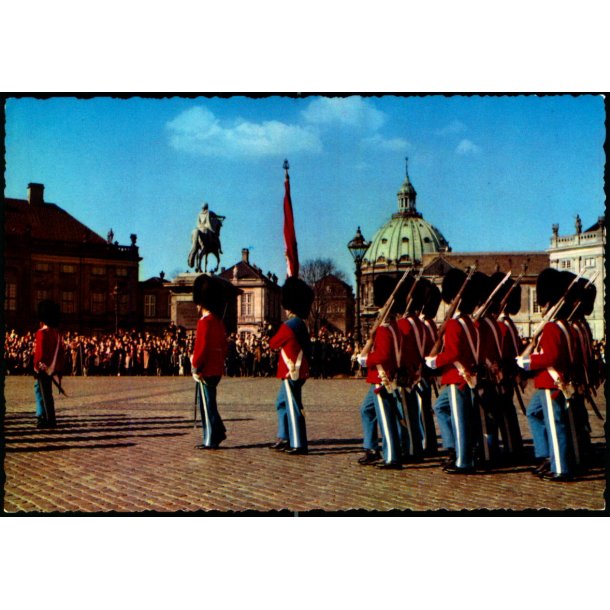 K�benhavn - Vagtparaden paa Amalienborg - Rudolf Olsen 1183