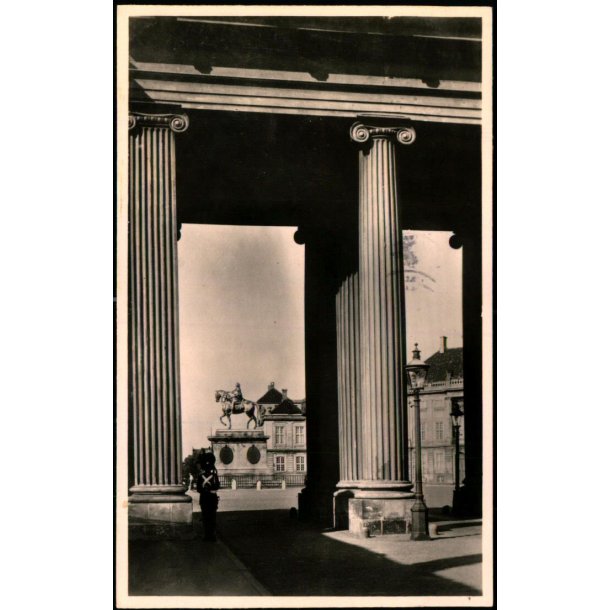 K�benhavn - Kolonaden ved Amalienborg Slot - Alex Vincent 549