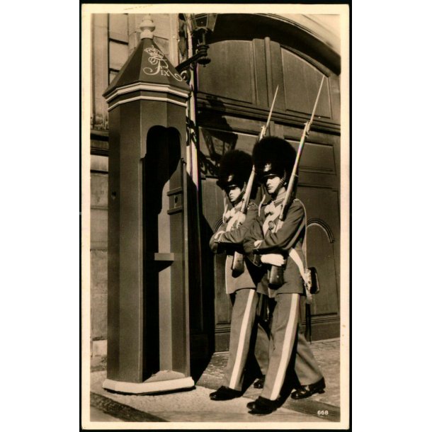 Kbenhavn - Gadervagt foran Kongens Slot - Alex Vincent 668