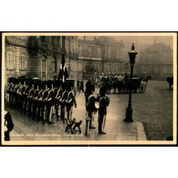 Parade paa Amalienborg Slotsplads - Stender 731