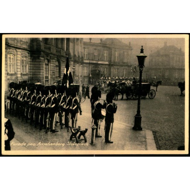 Parade paa Amalienborg Slotsplads - Stender 731