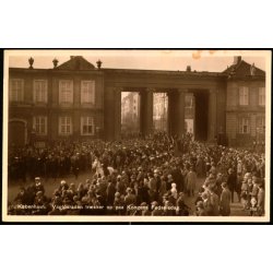 Kbenhavn - Vagtparaden trkker op paa Kongens Fdselsdag - Chr. Olsen 398