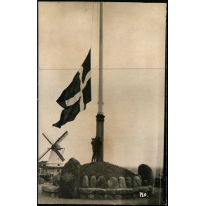 Dannebrog hejses paa Dybb�l - Fotokort u/n - Ubrugt