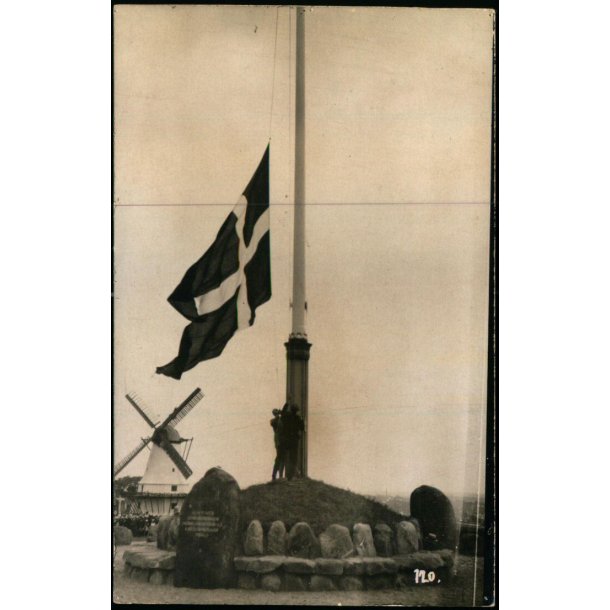 Dannebrog hejses paa Dybb�l - Fotokort u/n - Ubrugt