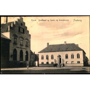 Torvet - Raadhuset og Spare og Laanekassen - Faaborg - Peter Alstrup 3896 - Brugt