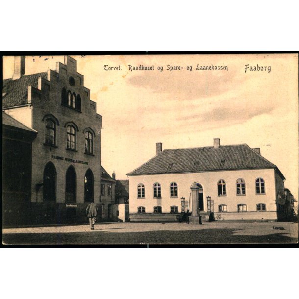 Torvet - Raadhuset og Spare og Laanekassen - Faaborg - Peter Alstrup 3896 - Brugt