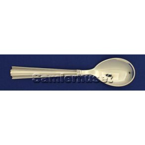 Margit Kompotske, oval, 13&frac12; cm.