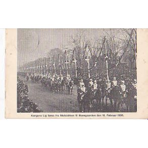 Kongens Lig fres fra Slotskirken til Banegrden.