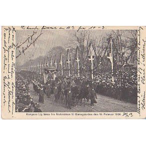 Kongens Lig fres fra Slotskirken til Banegrden.