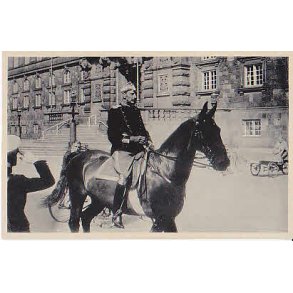 Kong Christian X til Hest. u/no