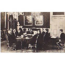 Kong Christian X underskriver Grundloven