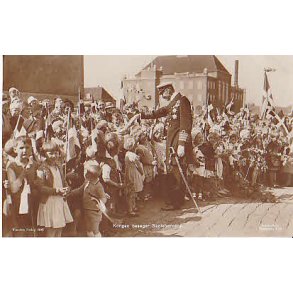 Kongen besger skolebrnene. St 3047