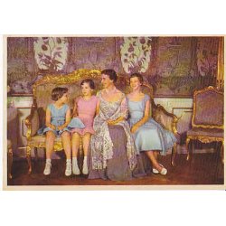 Dronning Ingrid med de tre Prinsesser.