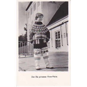 Anne-Marie i Grnlnderdragt- Grsten