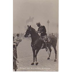 Kongen p&aring; Amalienborg Slotsplads. St.4184