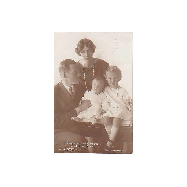 Prinseparret Axel av Danmark med sine s&oslash;nner.