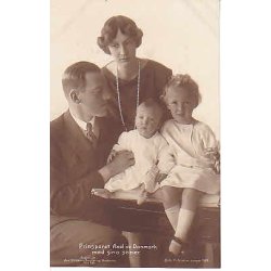 Prinseparret Axel av Danmark med sine s&oslash;nner.