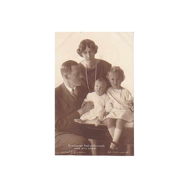 Prinseparret Axel av Danmark med sine s&oslash;nner.