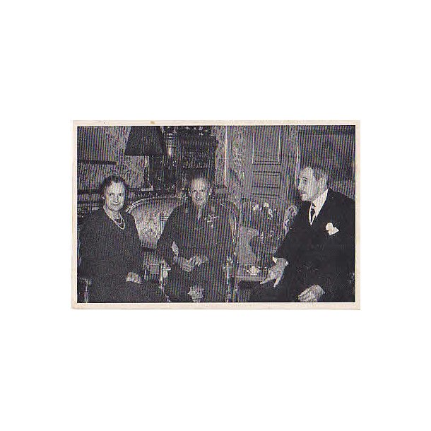 Kongen og Droningen og Montgomery. u/no