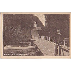 Christian x ved Kongebroen - Fredensborg