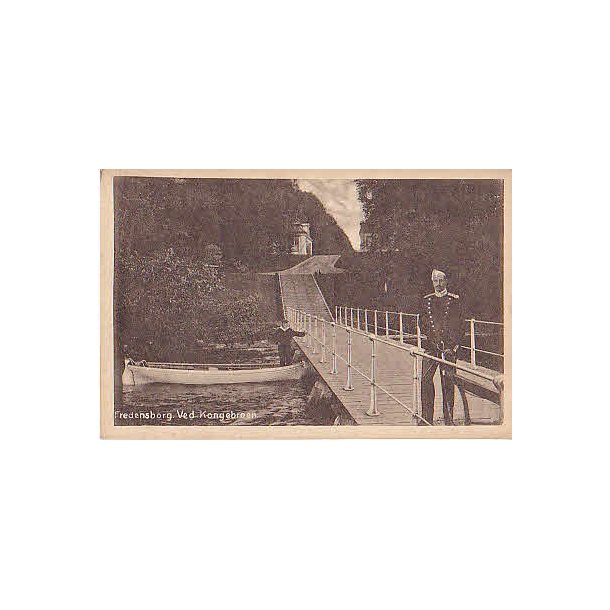 Christian x ved Kongebroen - Fredensborg