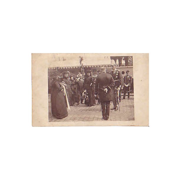 Kongefamilien Modtages p&aring; land. u/no