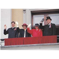 Kongefamilien p&aring; Slotsbalkongen. 17.Maj.