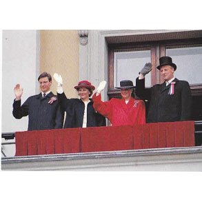 Kongefamilien på Slotsbalkongen. 17.Maj.