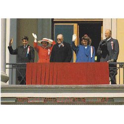 Kongefamilien p&aring; Slotsbalkongen. 17.Maj.