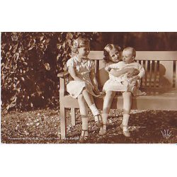 Prinsesserne Ragnhild og Astrid og Prins Harald.