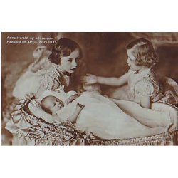 Prinsesserne Ragnhild og Astrid og Prins Harald.