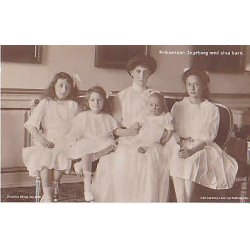 Prinsessan Ingeborg. med sina barn.