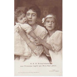 Kronprinsessan med Prins Carl Johan og Ingrid.