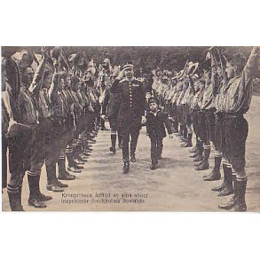 H.K.H. Kronprinsen &aelig;tf&oslash;lid av sina s&oslash;ner.