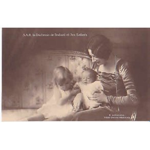 S.A.R.la Duchesse de Brabant ses enfants.