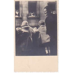 S.A.R.la Duchesse de Brabant ses enfants.